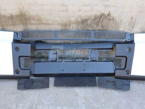 Бампер SHAANXI X3000 тягач белый