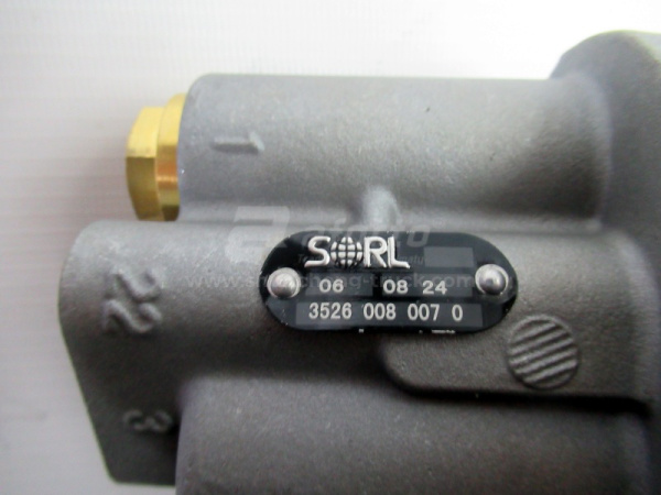 Клапан воздушный стояночного тормоза  с 4-мя выводами ЕВРО КАМАЗ, МАЗ (100.3537310)