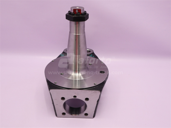 Кулак поворотный HOWO правый (оригинал)