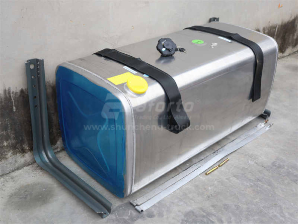 Бак топливный VOLVO 600L 150*70*70 S = 2.5 квадратный с кронштейн и приложение