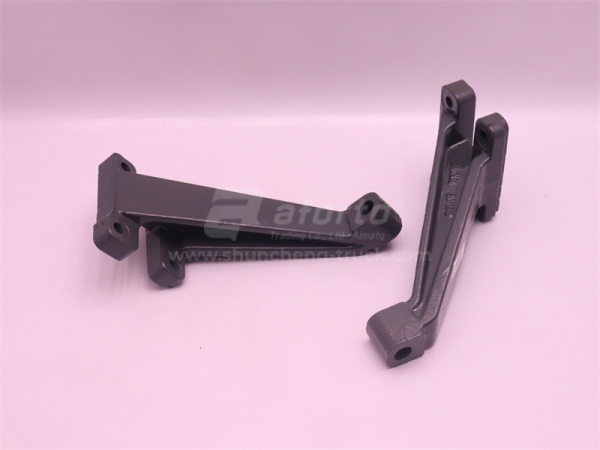 Кронштейн подушки двигателя HOWO TX передней правая (оригинал)