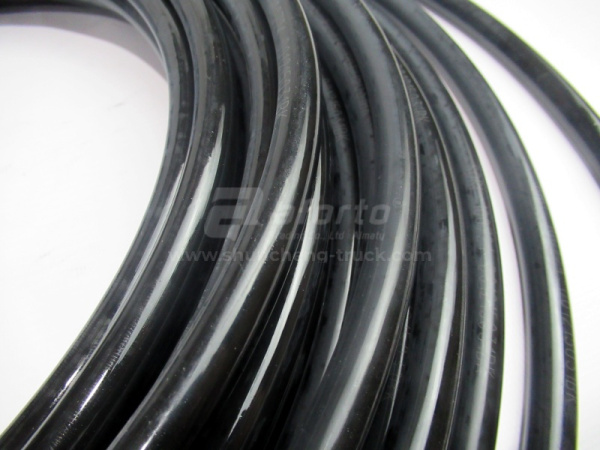 Трубка ПЛМ (полиамидная) (d 12х1.5) двухслойная 25м УНИВЕРСАЛЬНОЕ (07726)