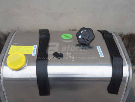 Бак топливный VOLVO 300L 83*70*70 S = 2.0 D с кронштейн и приложение