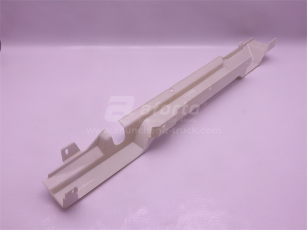 Заглушка навеса двери левая HOWO V7 левой белая