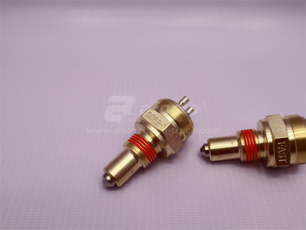 Датчик заднего xoда FAST HOWO (хорошее качество)