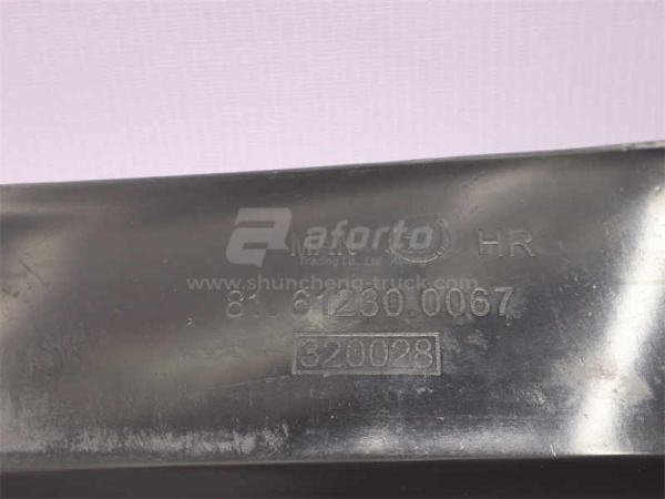 Брызговик передний пластмассовый левый SHAANXI F2000