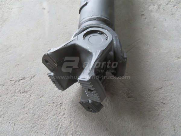 Кардан 1295мм фланец-180 крестовина-57 отв .-4 HOWO