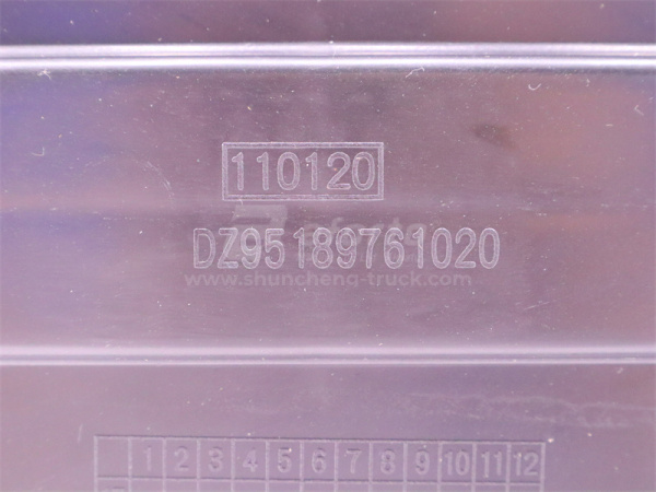 Крышка аккамулятор SHAANXI F3000