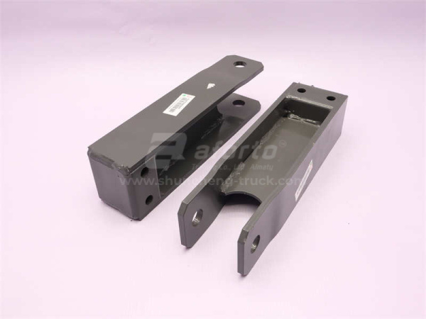 Кронштейн стабилизатора заднего HOWO 70T (оригинал)