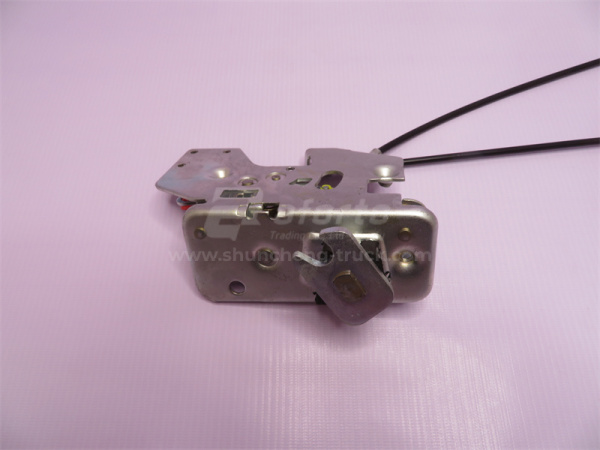 Замок двери кабины с тягой NORD BENZ 80B правой