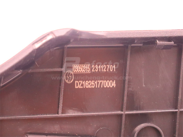 Крышка кронштейн зеркала SHAANXI X6000 верхнего правый (оригинал)