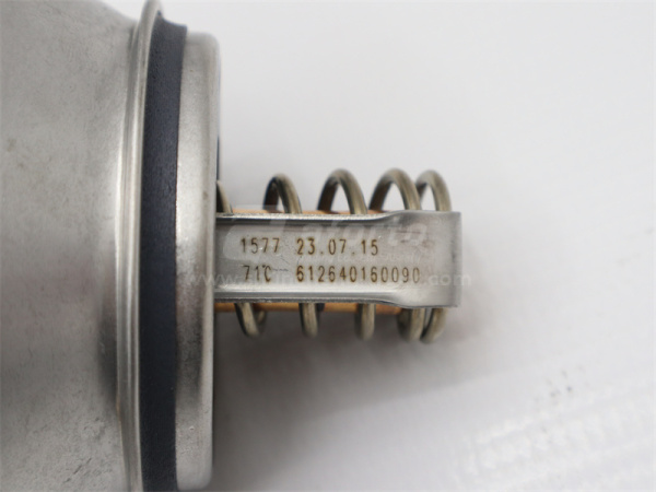 Термостат c корпусом в сборе WEICHAI WD10G240E201 WP10 EURO4 71°