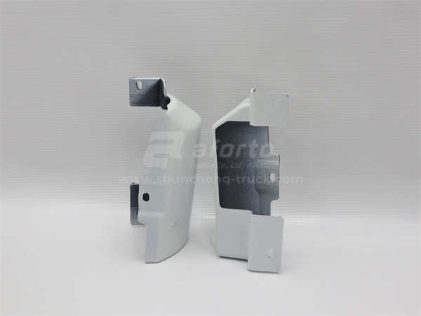 Заглушка навеса двери левая нижняя HOWO 2010 белая