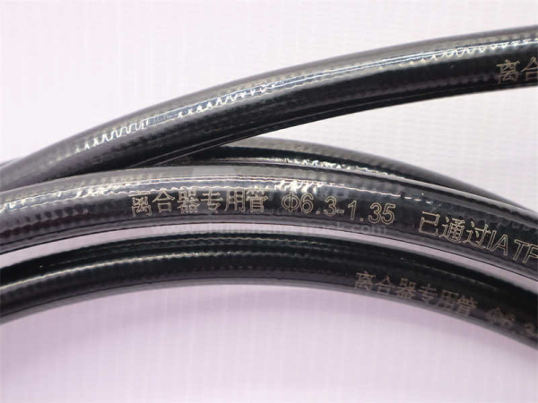 Шланг сцепления HOWO 4,2 м. под штуцер - с штуцер (оригинал)