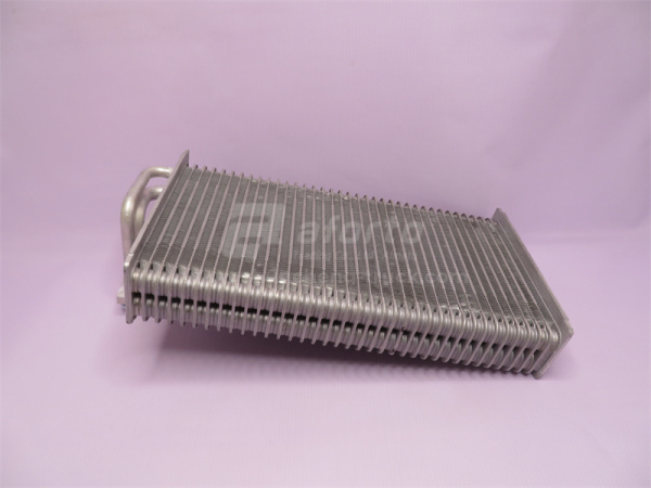 Радиатор кондиционера HOWO