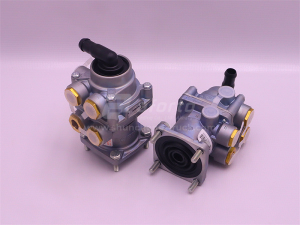 Цилиндр тормозной главный HOWO (6 отв) (оригинал)