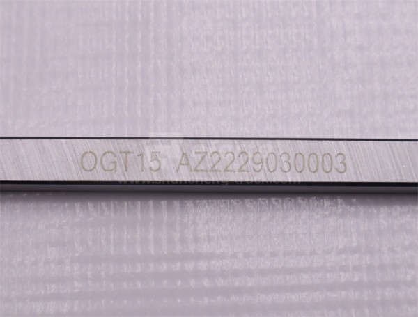 Шпонка КПП HW19712 промежуточного вала распорная 10*10*191 (оригинал)