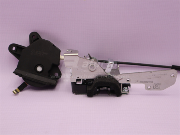 Замок двери кабины с тягой HOWO A7 левый (оригинал)