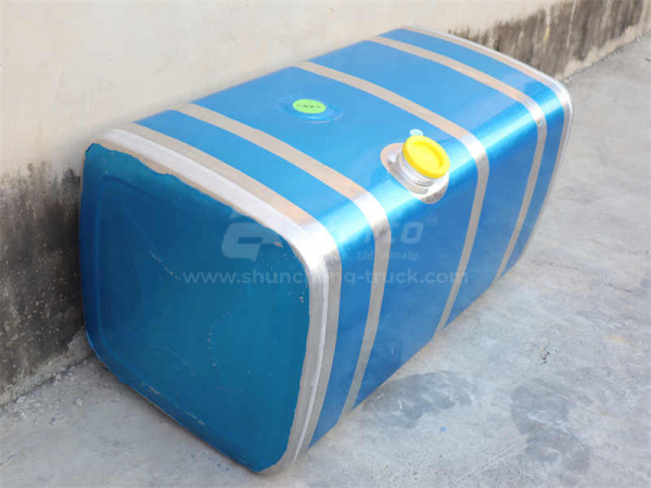 Бак топливный SINOTRUK 600L 130*70*70 S = 2.0 квадратный