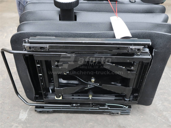 Кресло водителя SHAANXI F2000/AOLONG (оригинал)