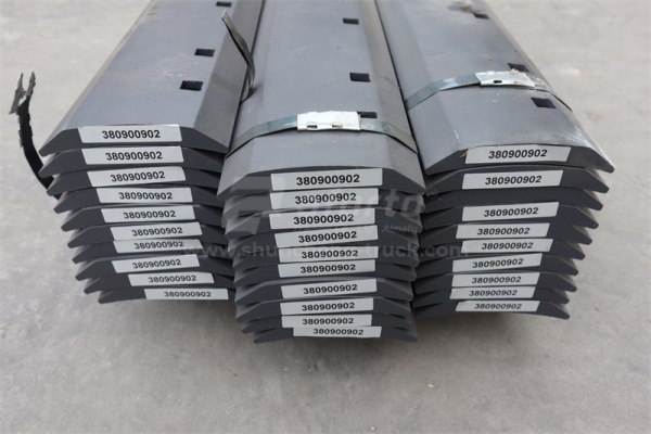 Нож отвала средний  XCMG GR165/215 (2шт) 15 отв 16mm отв стандарт (2 шт) (оригинал)