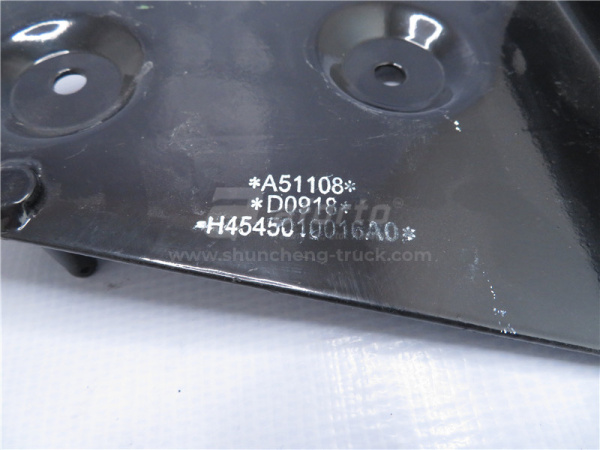 Кронштейн щиток подножки GTL верхней правой передний