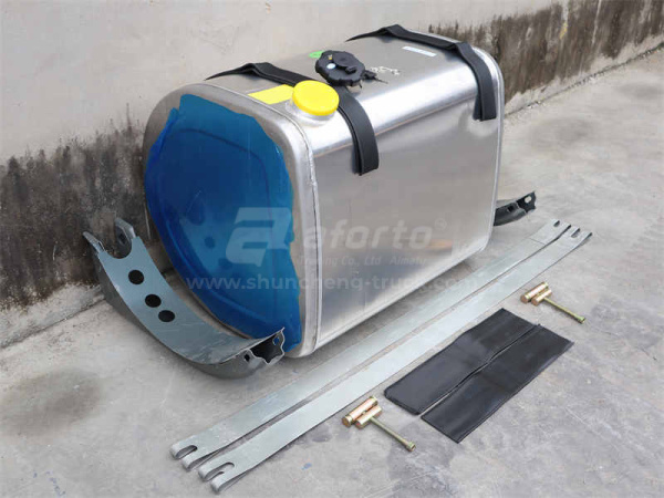 Бак топливный VOLVO 300L 83*70*70 S = 2.0 D с кронштейн и приложение