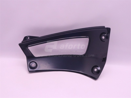 Заглушка бампера HOWO V7 правая