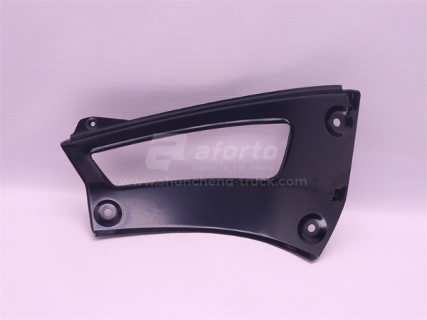 Заглушка бампера HOWO V7 правая