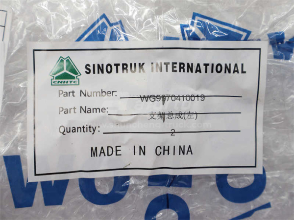 Кронштейн поворотного кулака HOWO 70T левый (оригинал)