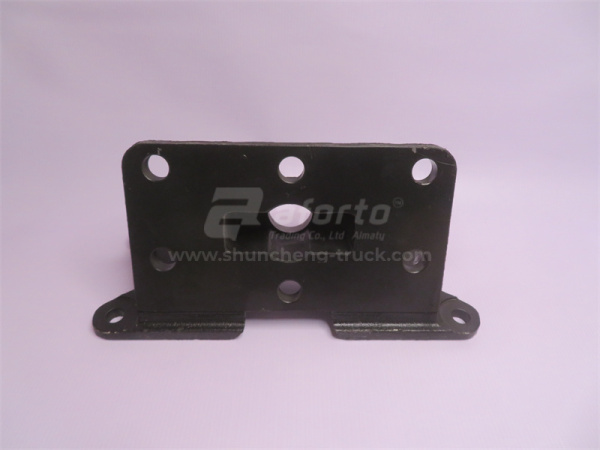 Кронштейн энергоакумуляторов HOWO среднего моста (оригинал)