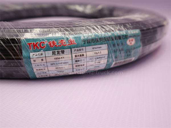 Трубка воздушная пластмассовая D = 5мм 100м