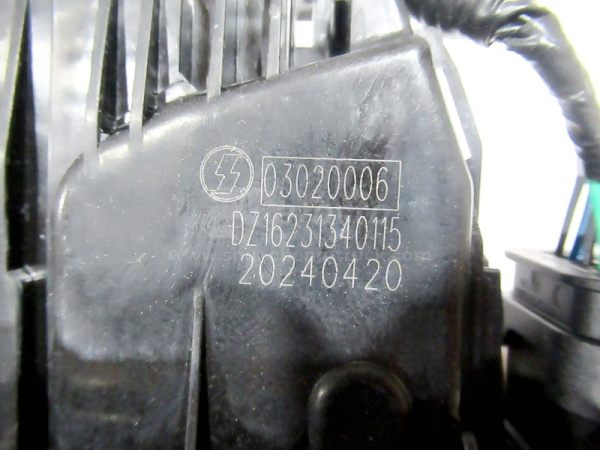 Замок двери кабины с тягой SHAANXI X6000 правой (оригинал)